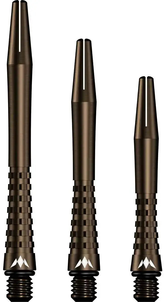 Dartpfeile mit braunem Griff und M-Logo, ideal für Präzisionsspiele