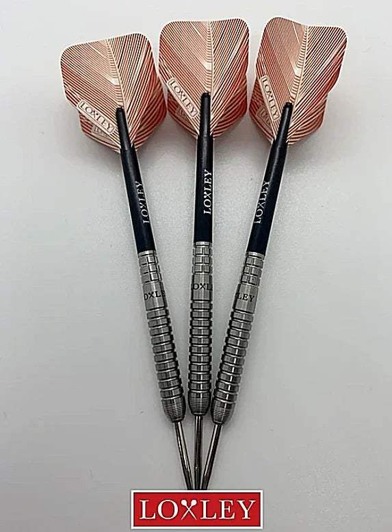 Loxley Dartpfeile mit roten Flügeln und metallischen Schaften – präzise Darts für Profis